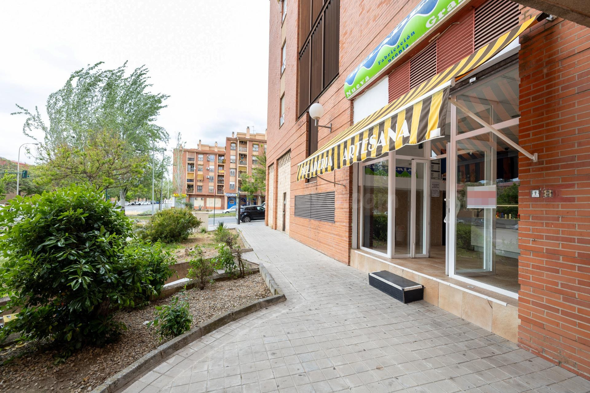 ¡Oportunidad! Se vende local con negocio de heladería en pleno funcionamiento. Parque Nueva Granada
