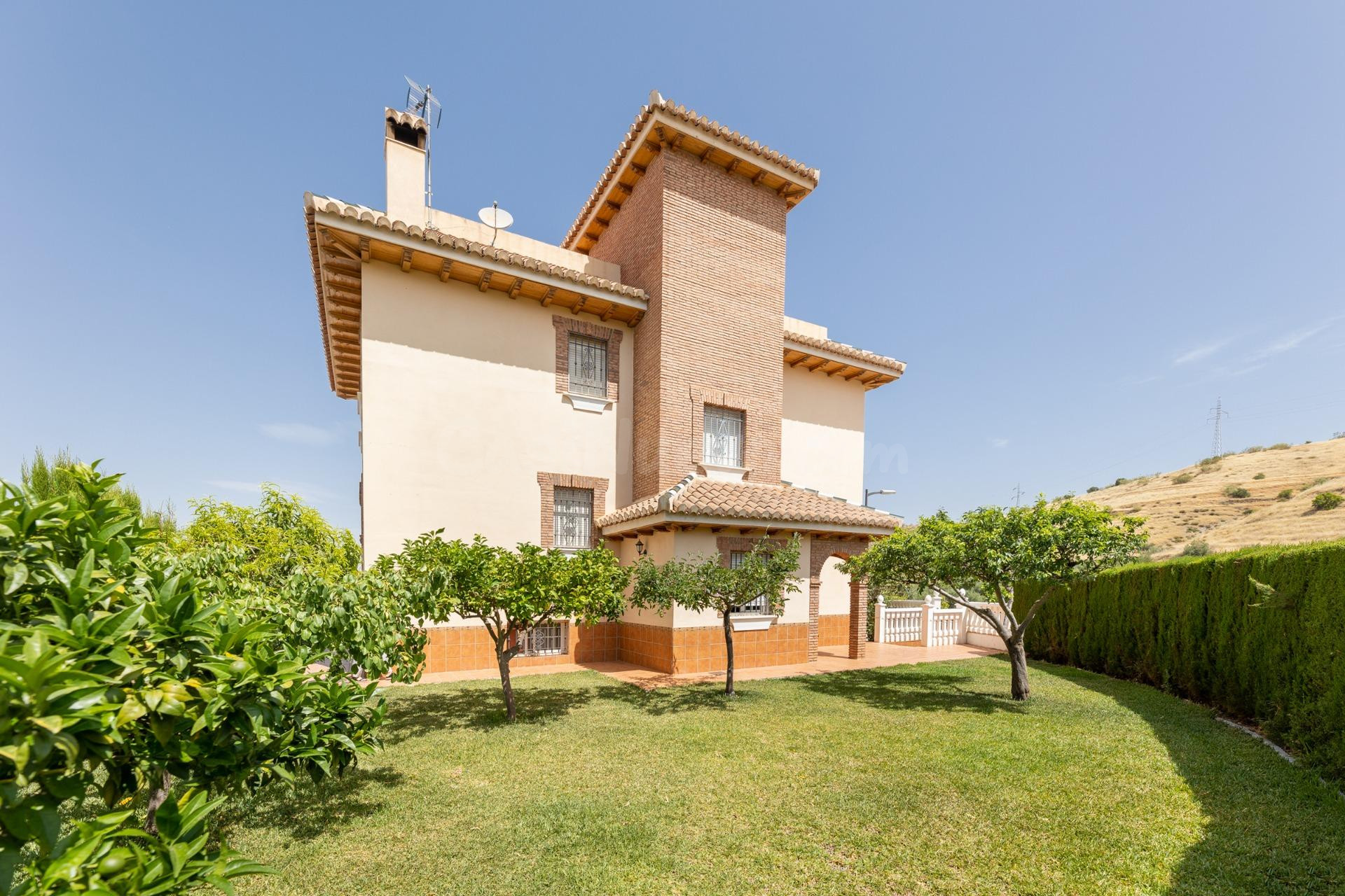 🏡 Espectacular Chalet a 10 Minutos del Centro de Granada