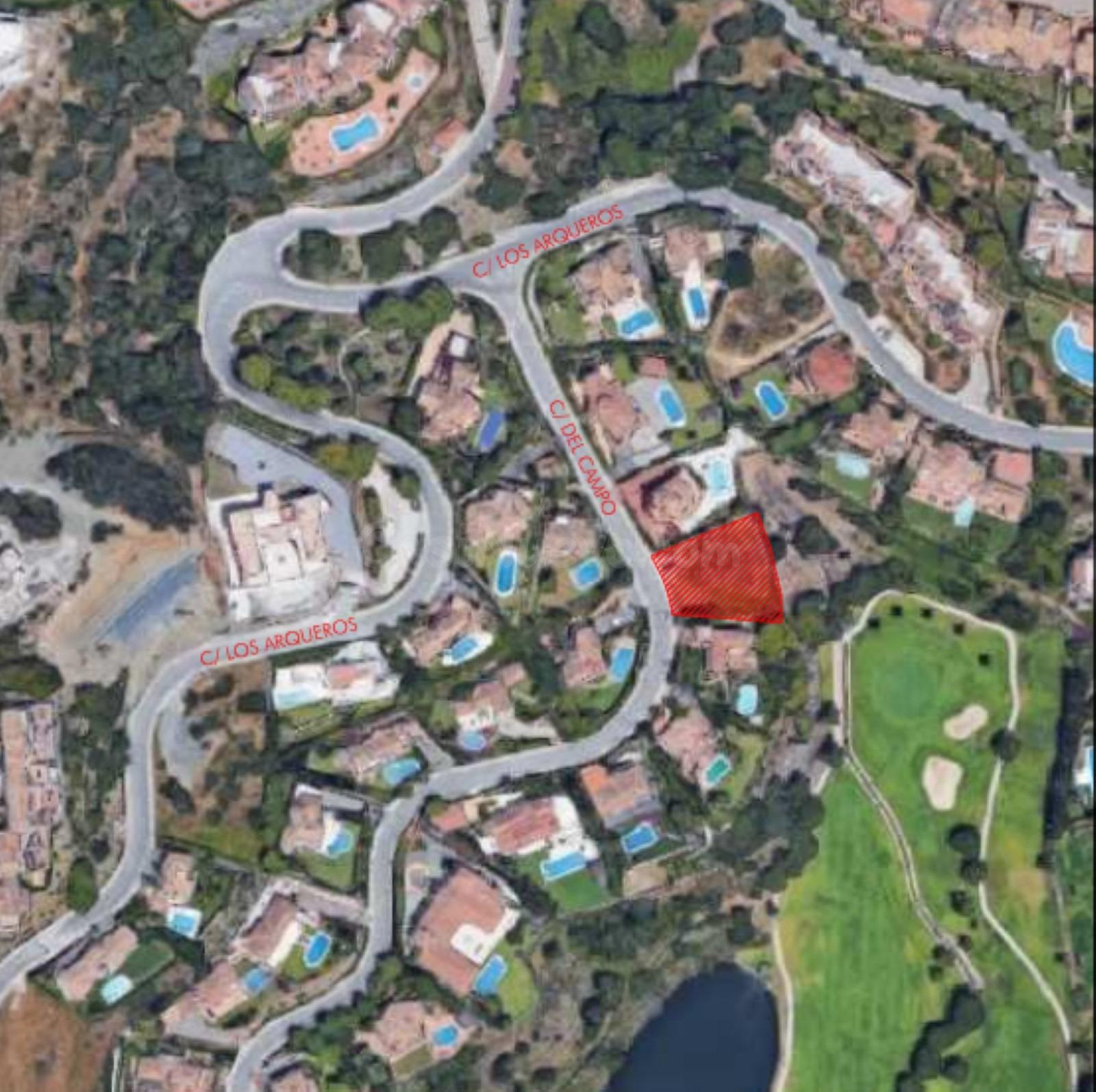 Exclusiva Parcela Residencial en Venta en Los Arqueros – Primera Línea de Golf