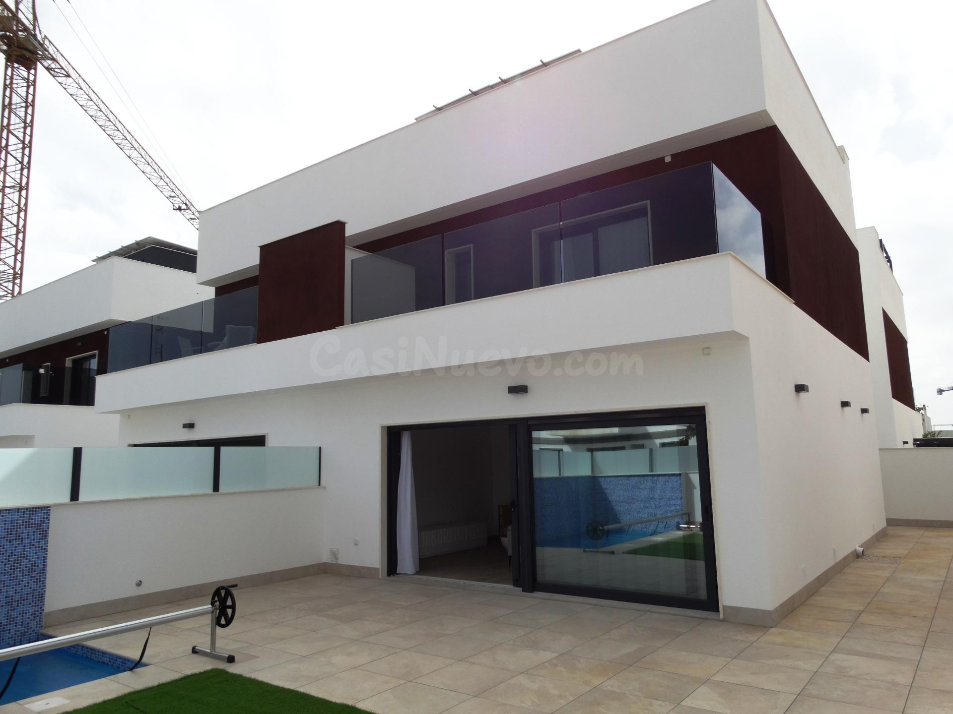 Duplex de 3 dormitorios y 3 baños con piscina a 100 metros del mar, zona Santiago de la Ribera