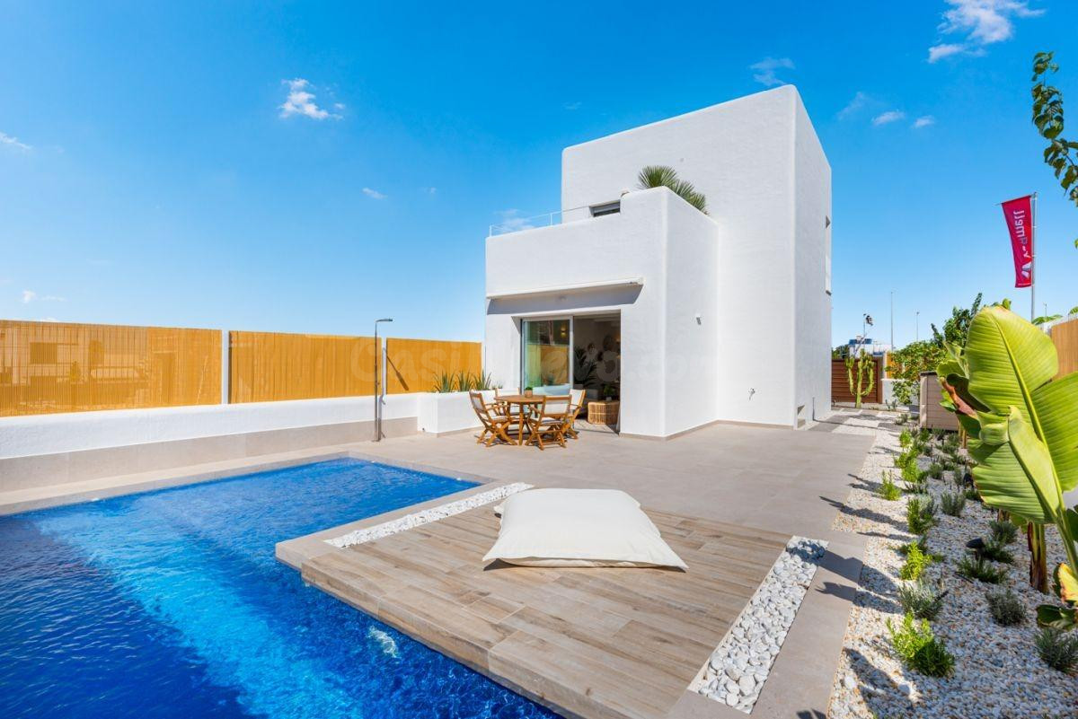 Villas de 3 Dormitorios, Junto al Mar y el Golf, Zona en Los Alcázares