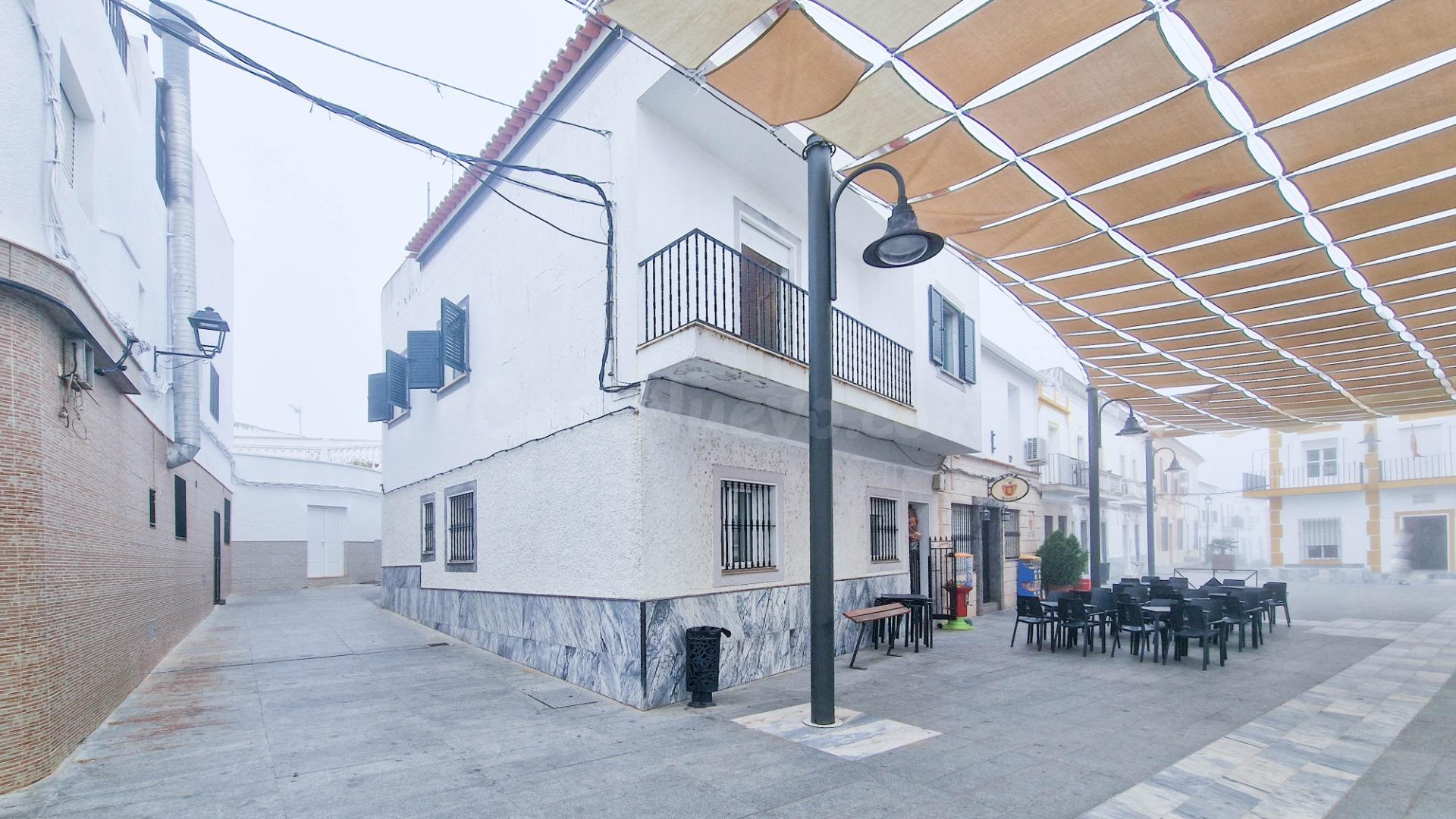 CASA EN CHELES CON 6 habitaciones, TERRAZA Y BUHARDILLA. - foto 2