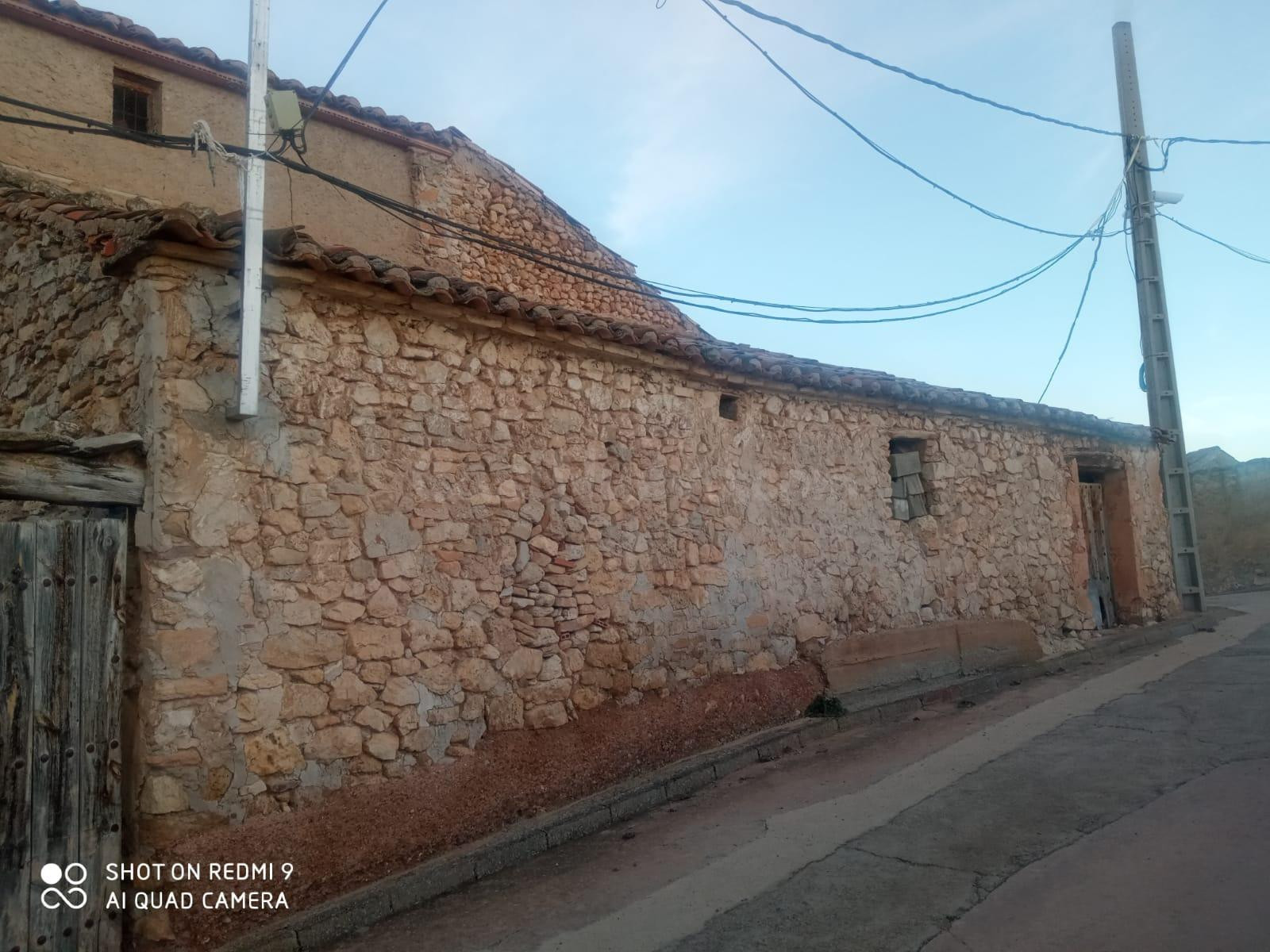 SE VENDE CASA DE PUEBLO PARA REFORMAR EN BAÑÓN - foto 2