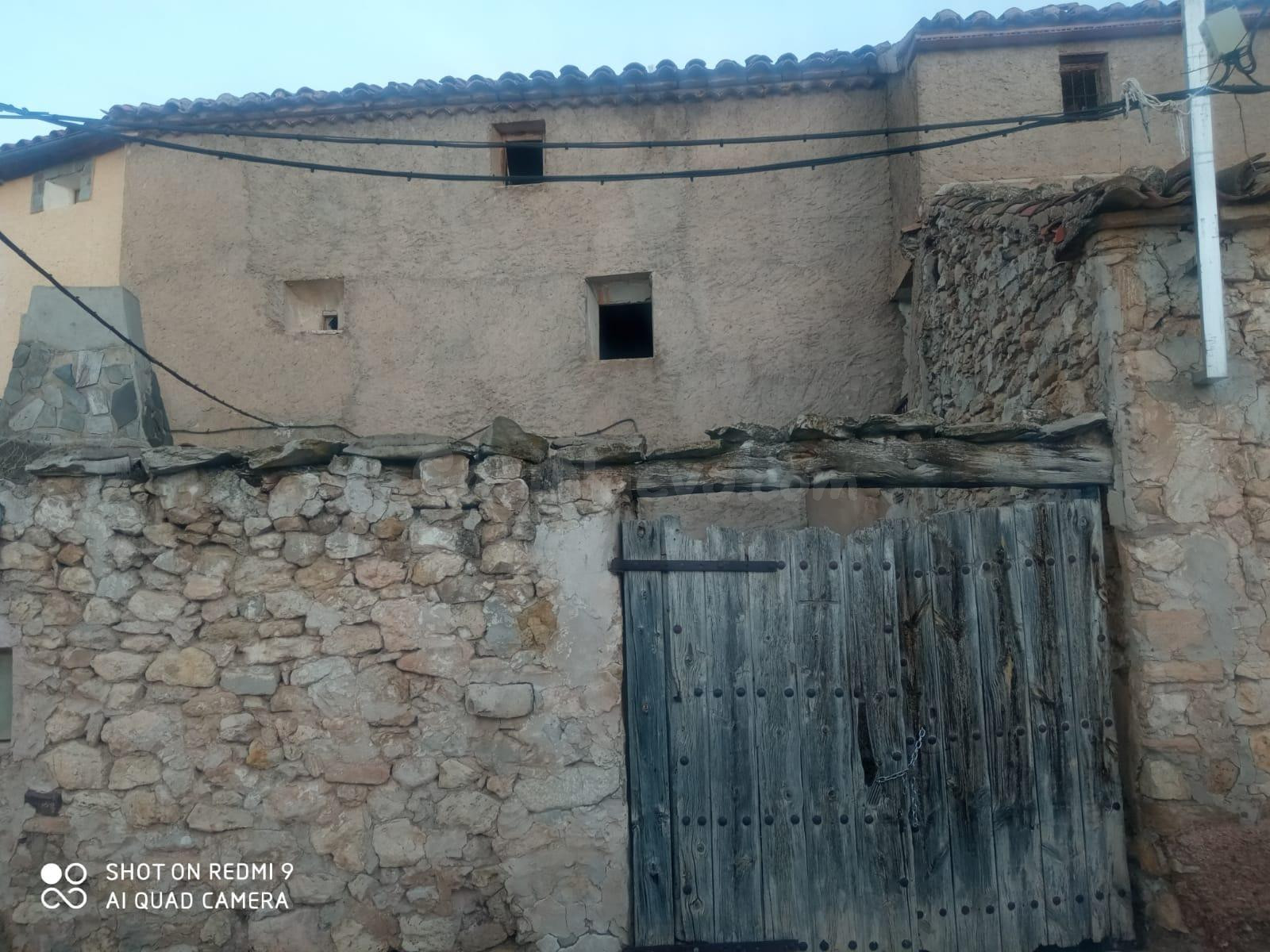 SE VENDE CASA DE PUEBLO PARA REFORMAR EN BAÑÓN - foto 4