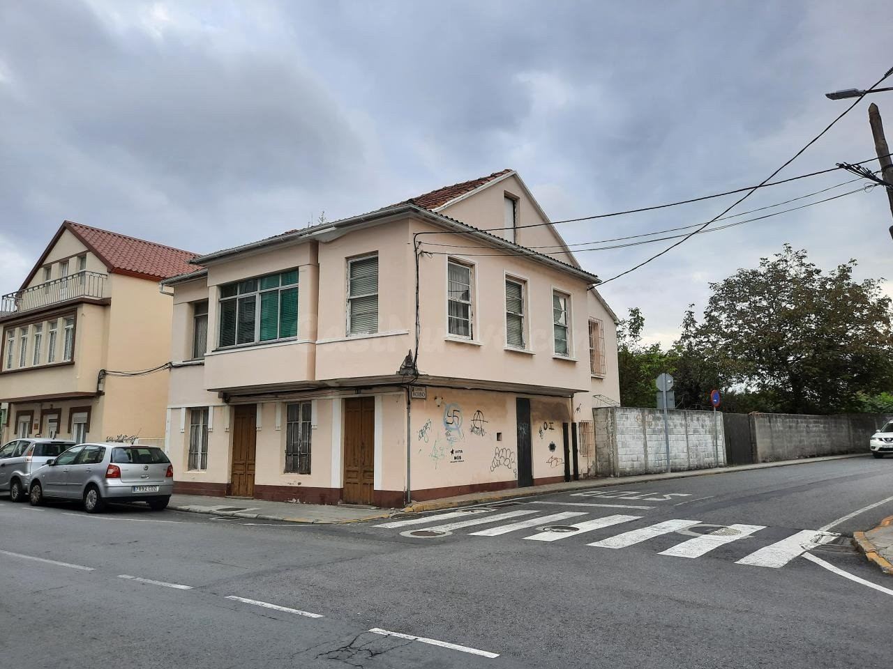 CASA CON FINCA EN ZONA URBANA PARA REFORMAR EN SANTA CECILIA