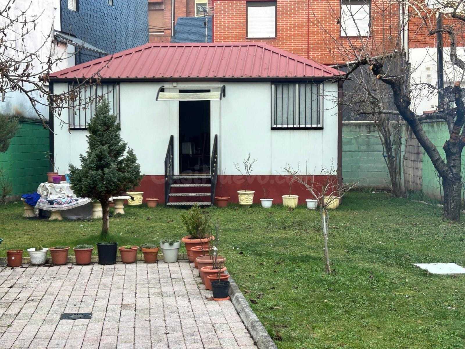SE VENDE PARCELA URBANA CON CASA PREFABRICADA