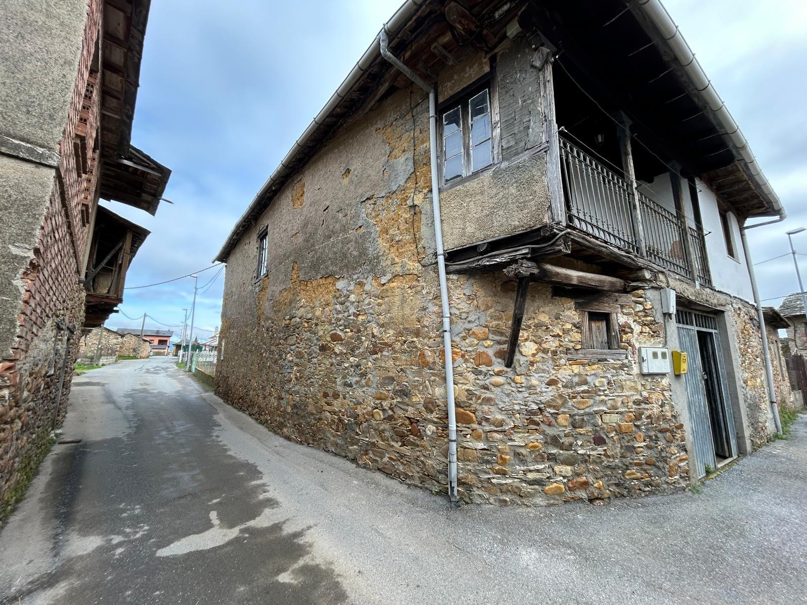 SE VENDE CASA DE PIEDRA CON TERRENO EN IGLESIA DE CAMPO
