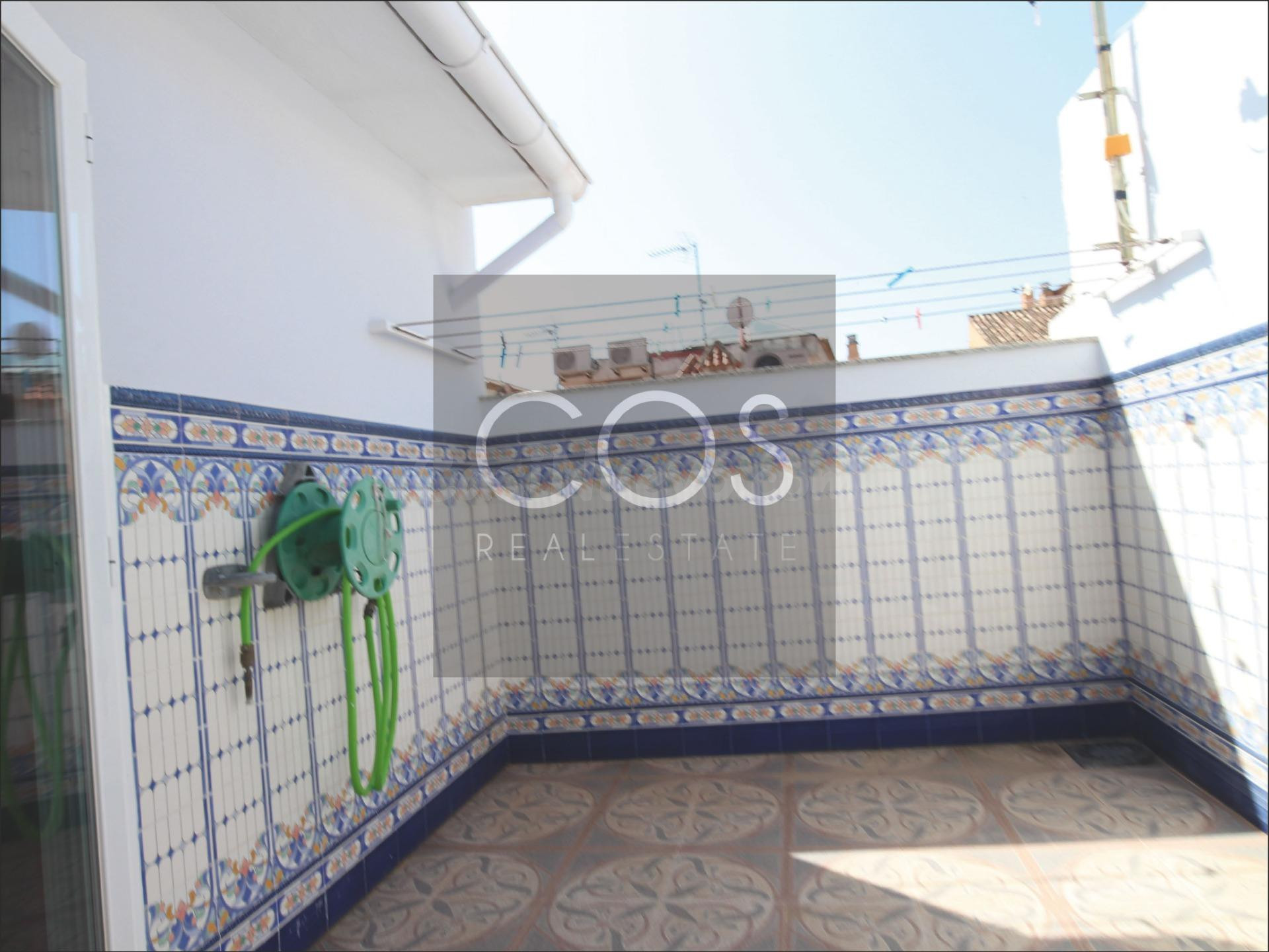 Casa en zona Centro de Jaén con terraza y garaje incluido
