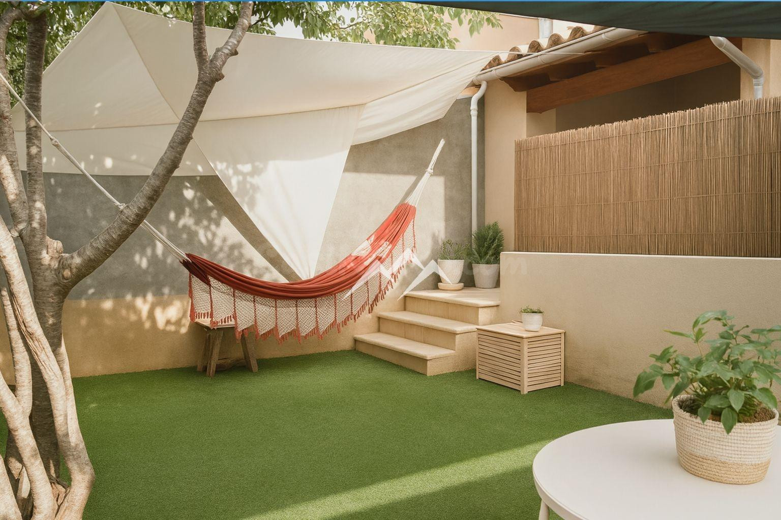 Adosado con porche, jardincito y garaje, en Llubí - foto 2