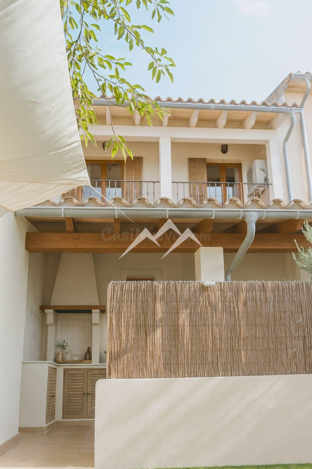 Adosado con porche, jardincito y garaje, en Llubí - foto 4