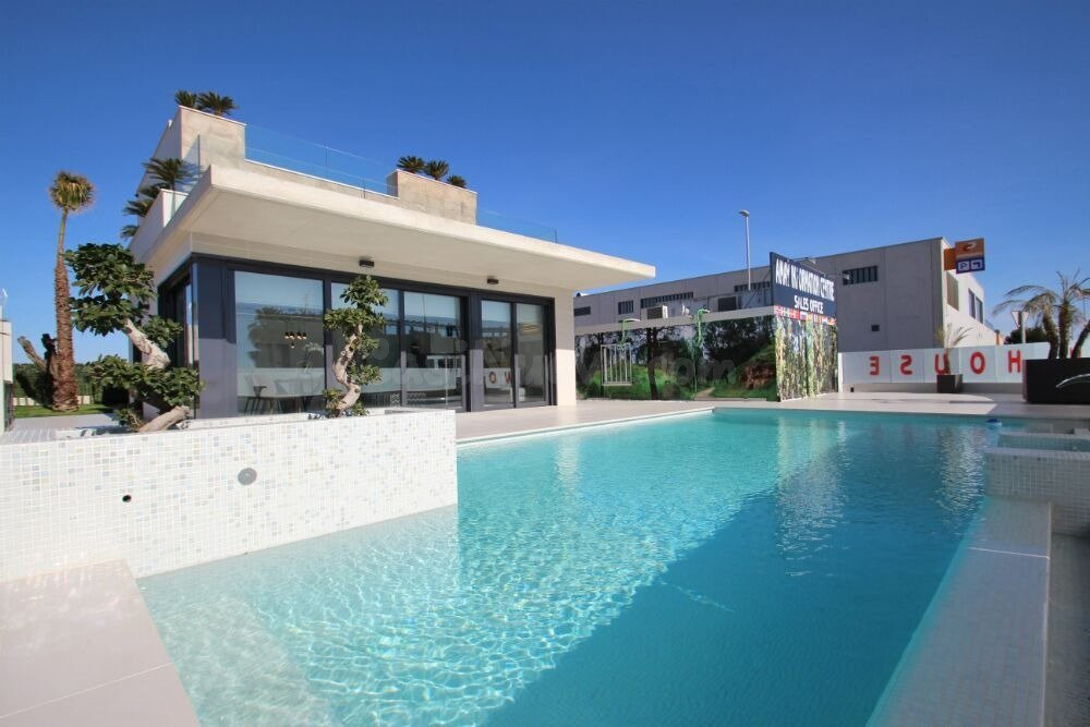 Hermosa villa en San Miguel de Salinas