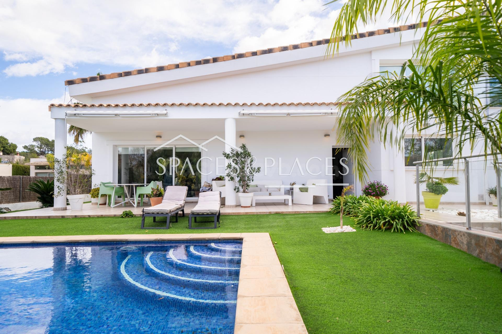 Casa exclusiva con 4 habitaciones con piscina en la Urbanización Torre en Conill-Cumbres, Valencia