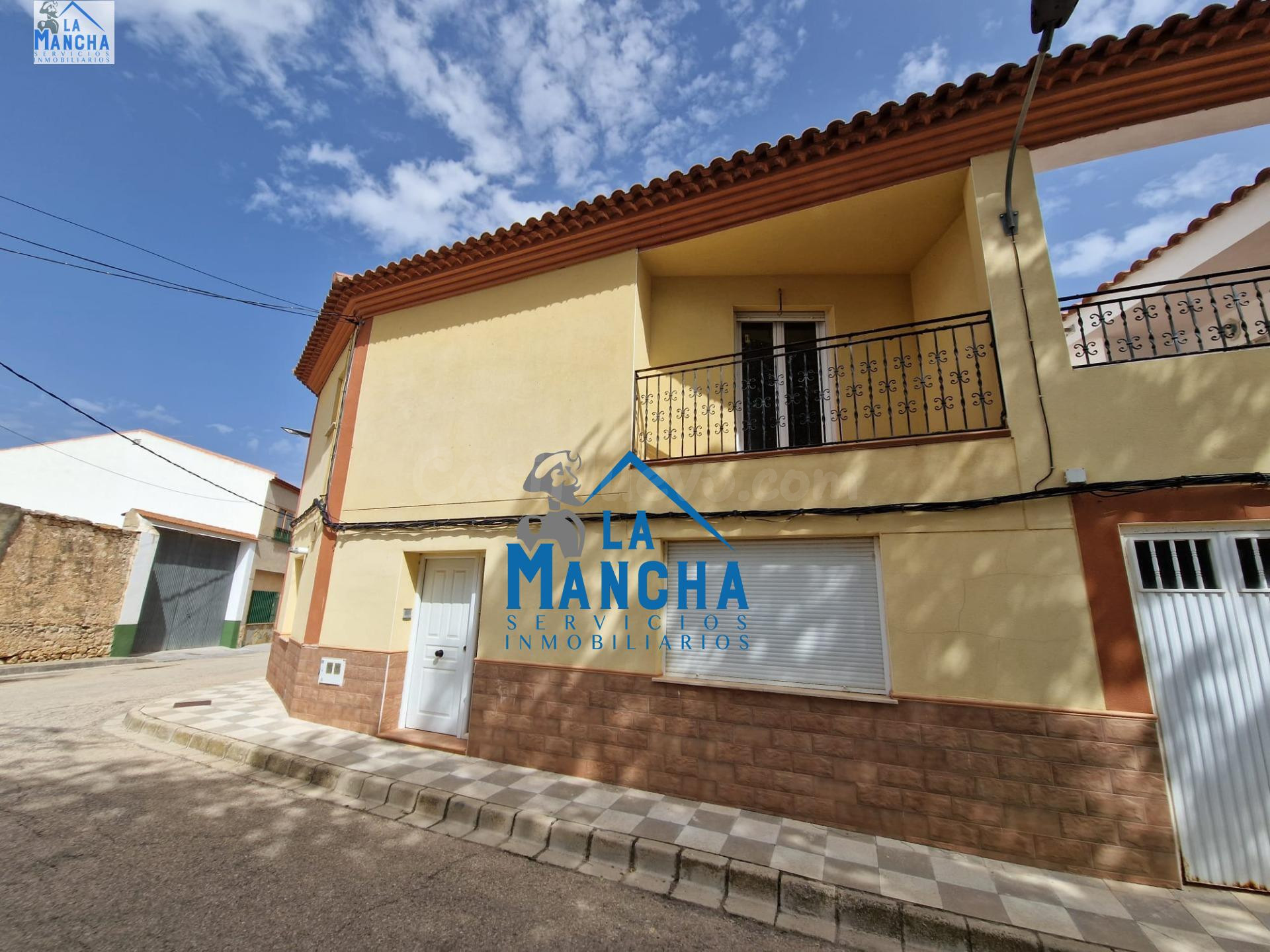 INMOBILIARIA LA MANCHA VENDE ADOSADO DE OBRA NUEVA EN TINAJE - foto 2