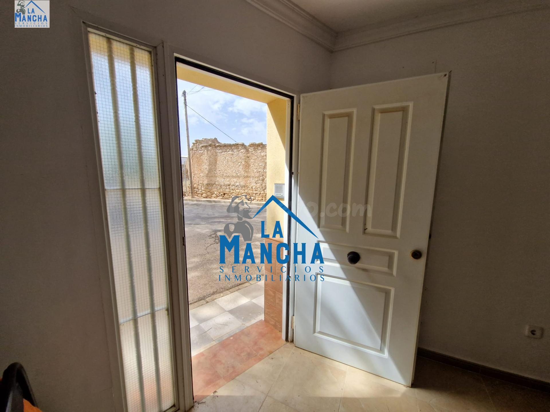 INMOBILIARIA LA MANCHA VENDE ADOSADO DE OBRA NUEVA EN TINAJE - foto 4