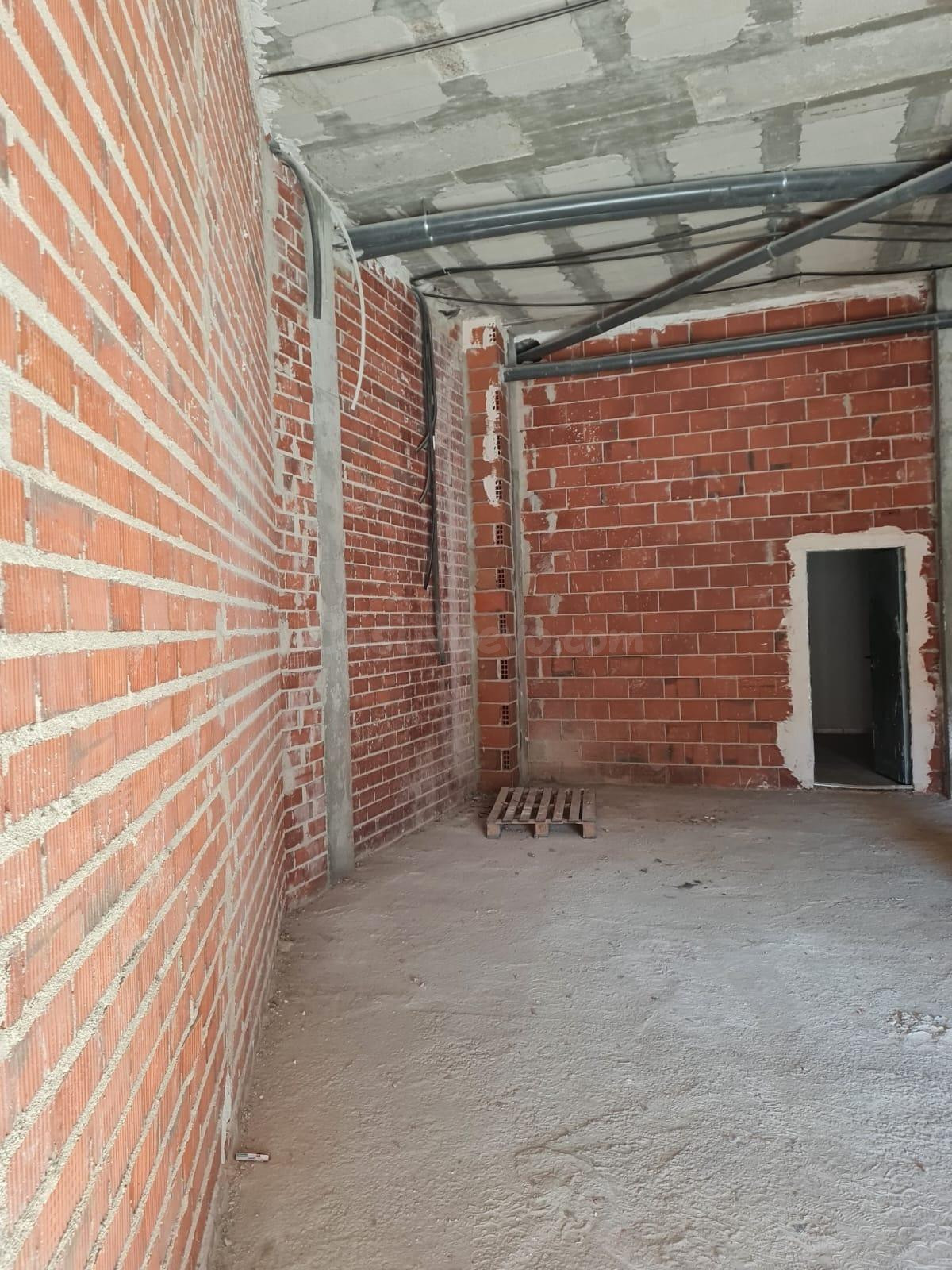 INMOBILIARIA LA MANCHA VENDE O ALQUILA LOCAL EN ZONA MEDICINA.