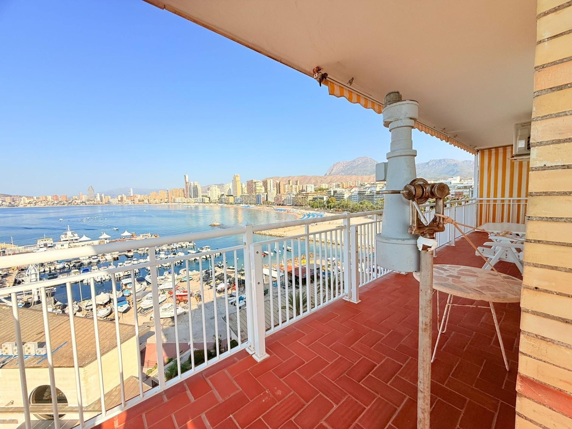 GRAN APARTAMENTO EN PRIMERA LINEA EN BENIDORM, 3 HAB, 2 BAÑOS