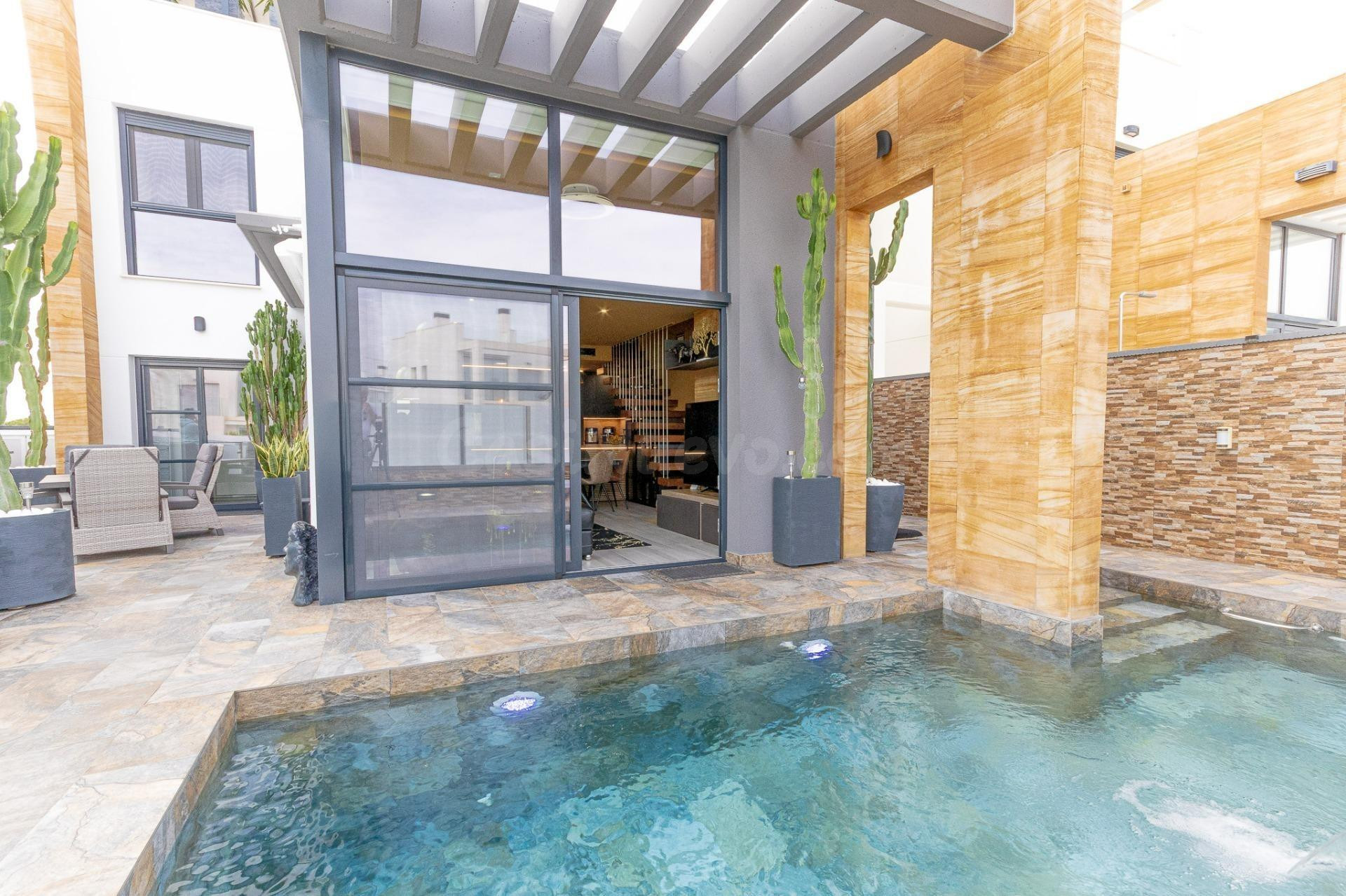 GRAN VILLA DE LUJO EN ORIHUELA COSTA, 3 HAB, 3 BAÑOS