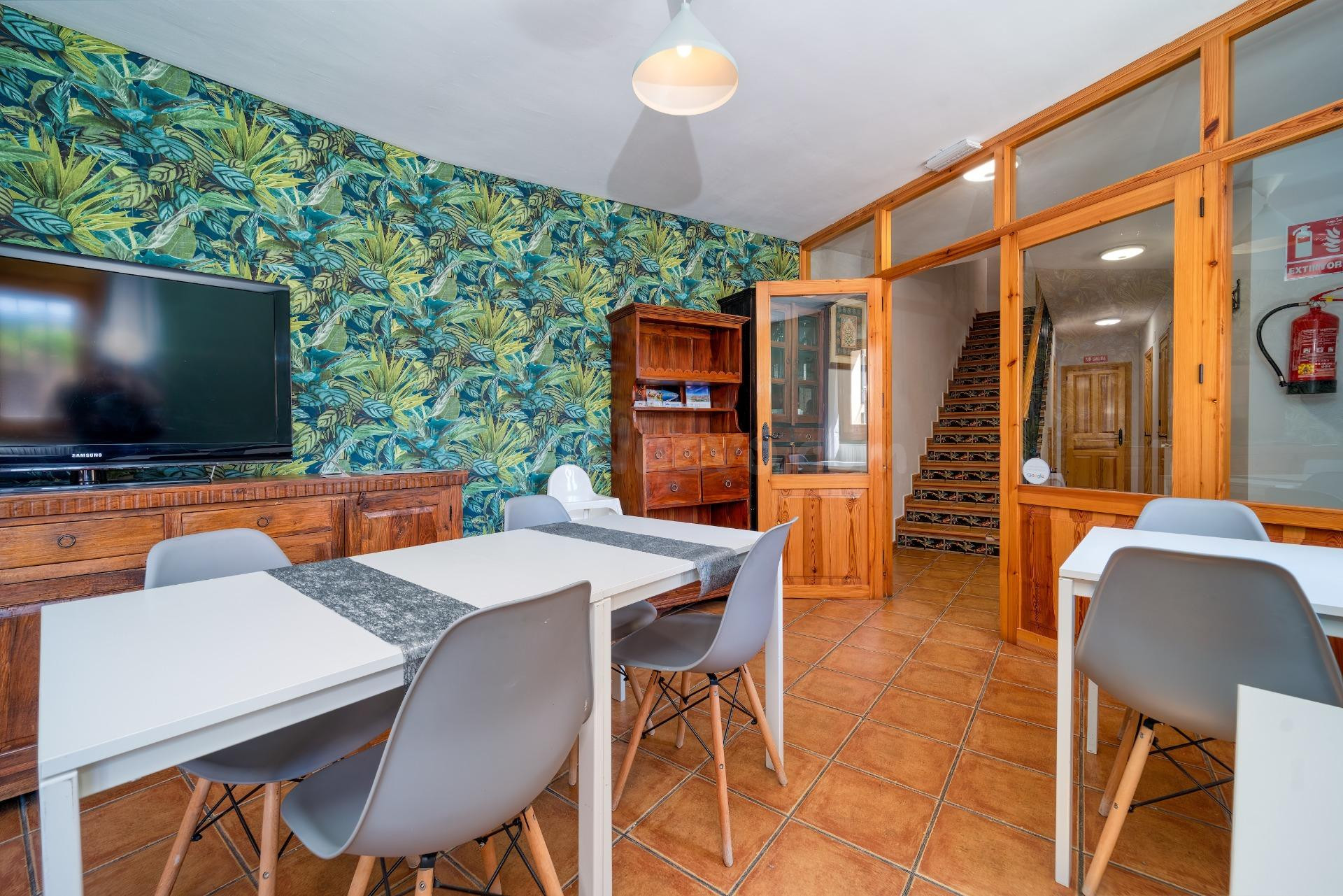 Casa rural con encanto + vivienda en Palomera. No es una casa, es tu plan B convertido en vida.