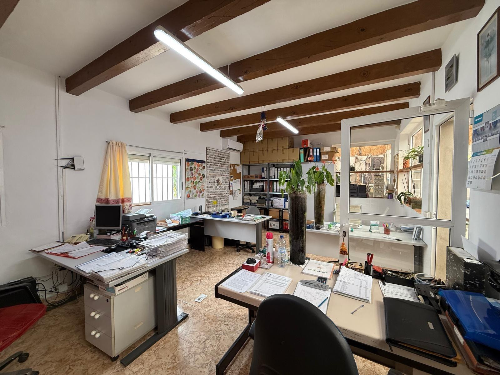 🏡✨ Oportunidad Única – Parcela con Nave, Vivienda e Instalaciones en Plena Naturaleza ✨🏡