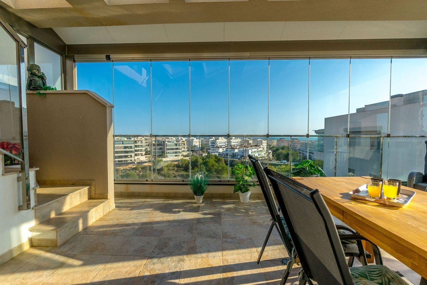 Ático Exclusivo con Impresionantes Vistas al Mar y a las Montañas en Villamartín 🌅🏡
