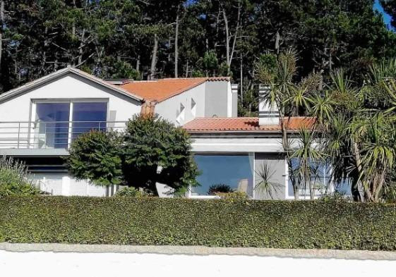 Escapada de Ensueño: Chalet Vacacional con Piscina - foto 2
