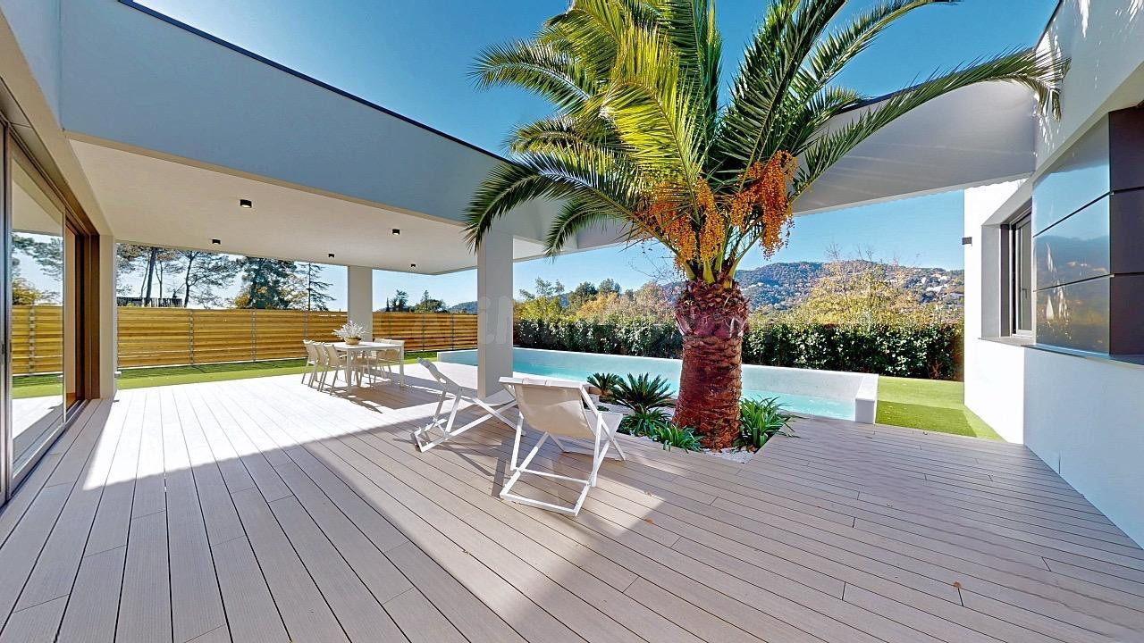 LUJO, DISEÑO Y EFICIENCIA – CASA EXCLUSIVA LISTA PARA ENTREGAR EN MATADEPERA – PREMIUM LINE