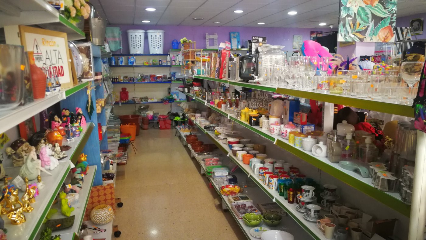 Se vende local en Puerto de La Cruz.
