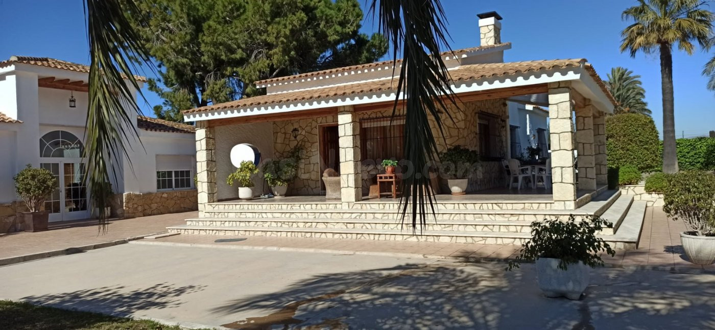 EXELENTE VILLA EN PERLETA MAITINO - foto 3