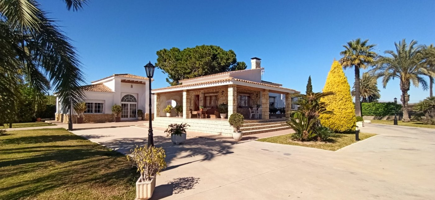 EXELENTE VILLA EN PERLETA MAITINO - foto 5