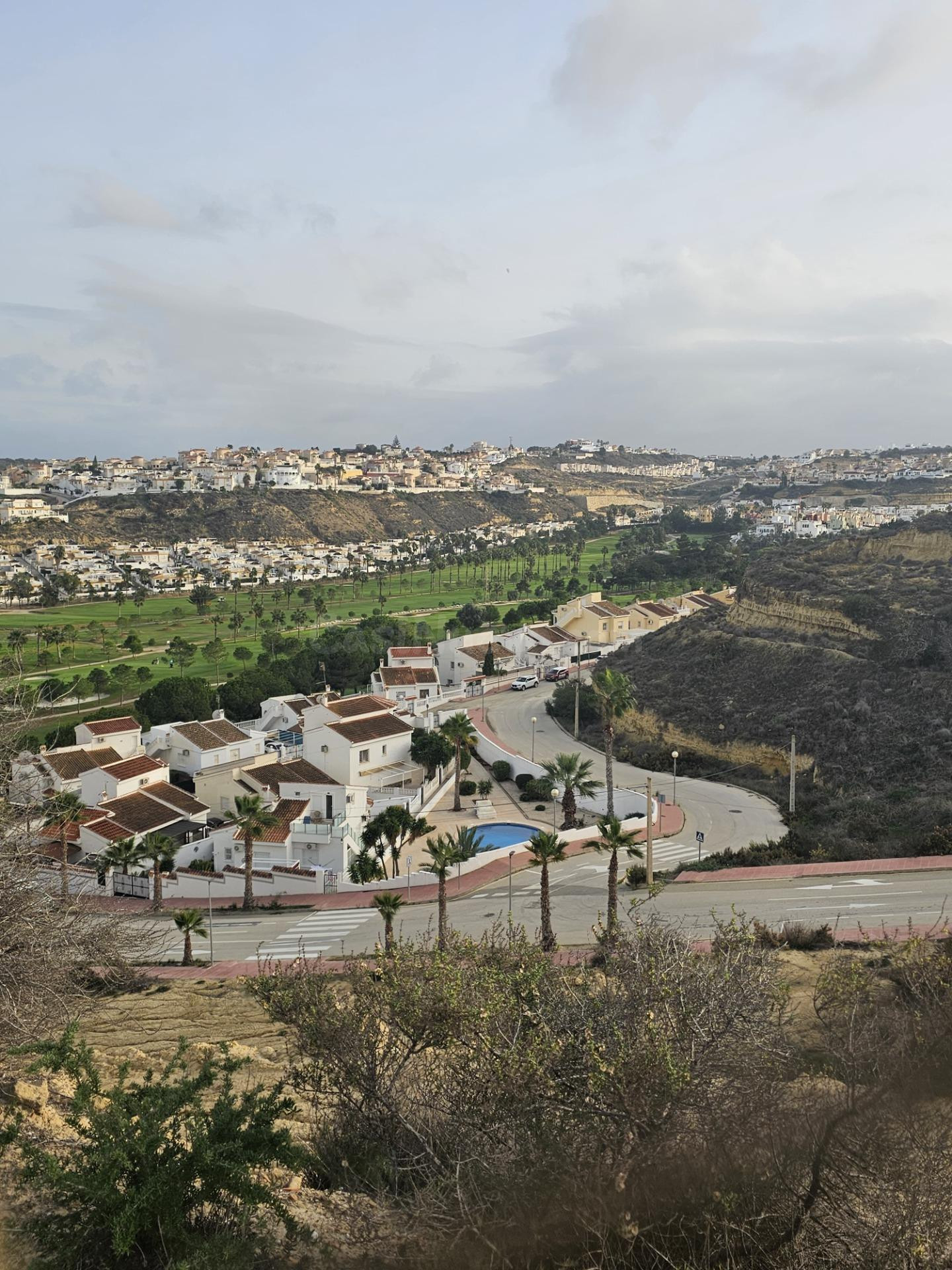 PARCELA URBANA DE 1.142 M2 EN  CIUDAD QUESADA FRENTE AL CAMP - foto 2