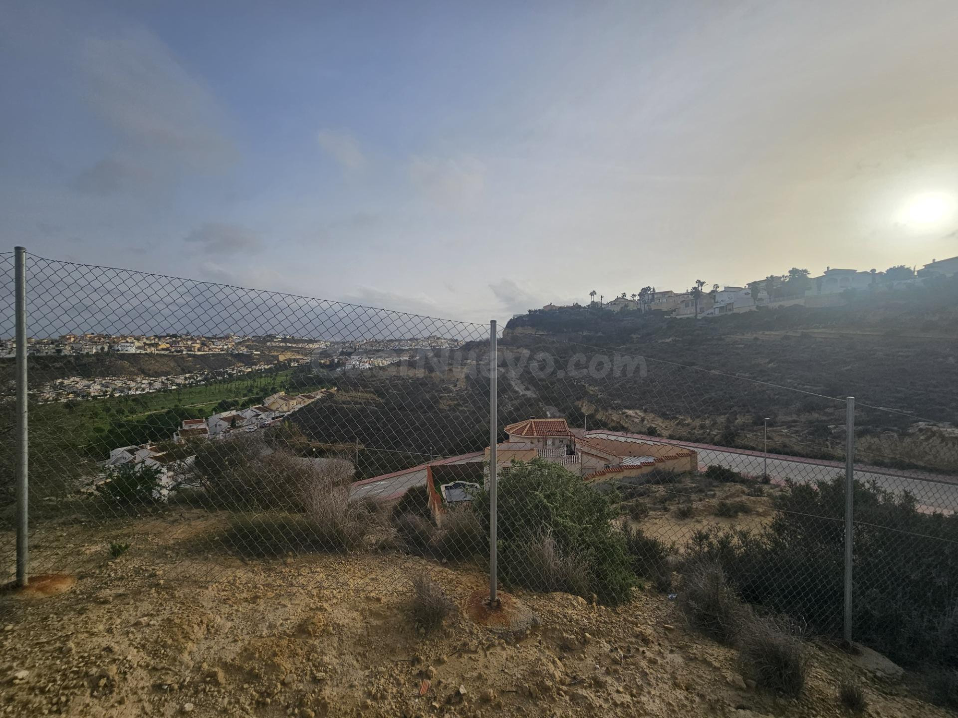PARCELA URBANA DE 1.142 M2 EN  CIUDAD QUESADA FRENTE AL CAMP - foto 4