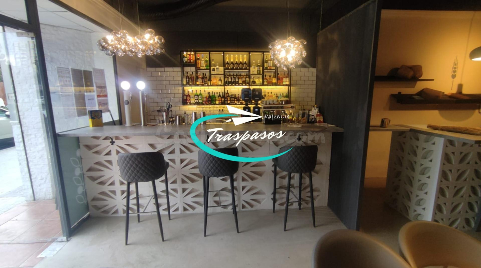 CAFETERÍA PASTELERÍA EN TRASPASO EN ZONA TRES FORQES, VALENCIA