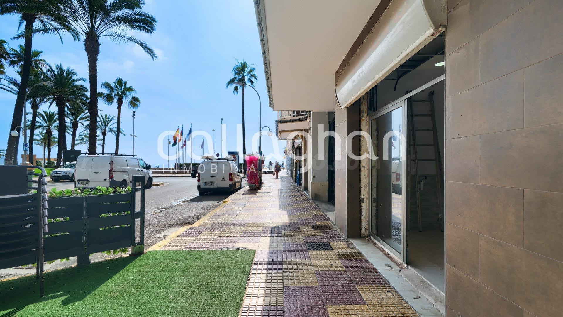 ¡Excelente local reformado a estrenar en la Playa de San Antonio!