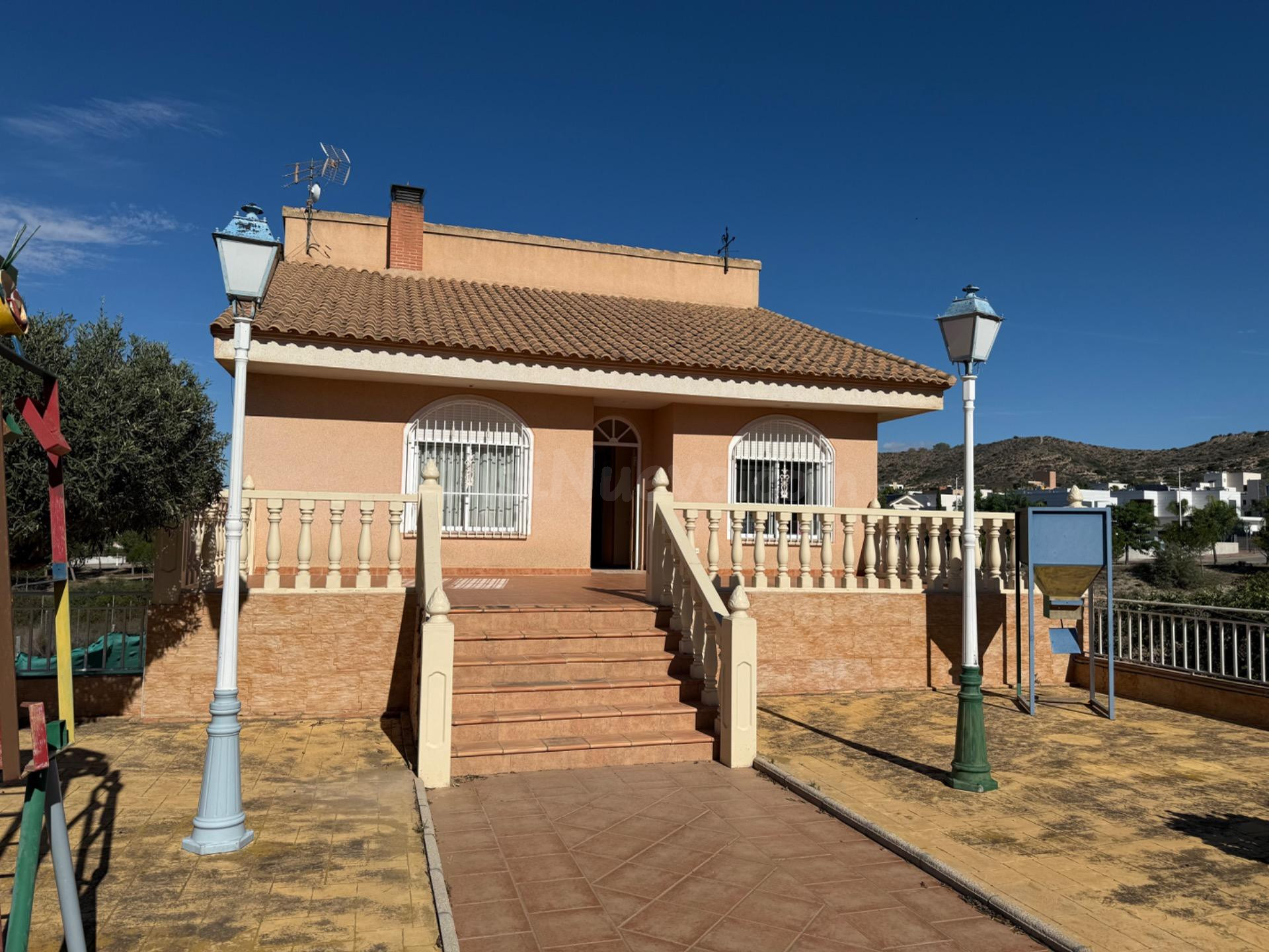 Exclusiva villa con parcela de 1.000 m2 y sótano de 170 m2 en La Alcayna – Murcia