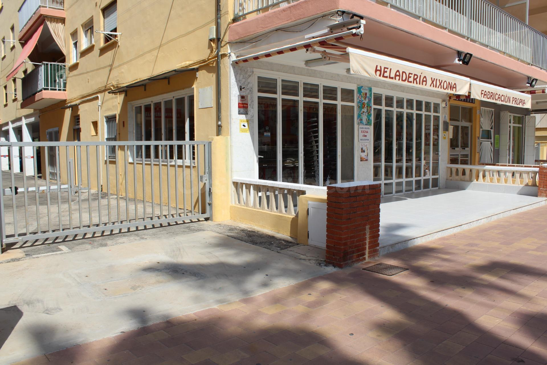 LOCAL DE NEGOCIO EN EL CENTRO DE LA PLAYA
