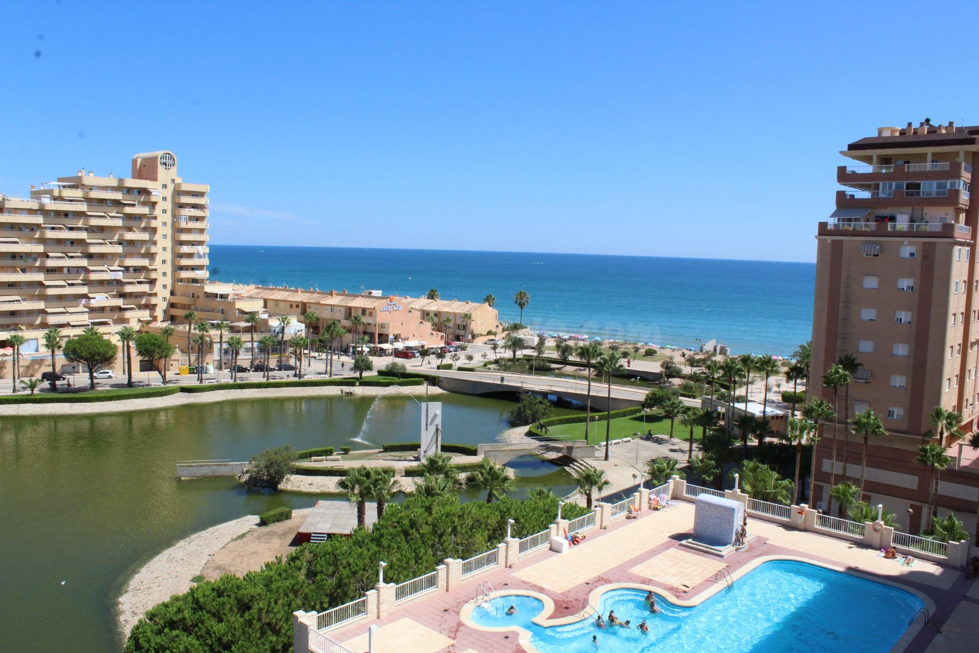 APARTAMENTO ESQUINERO CON ESPECTACULARES VISTAS AL MAR Y LAG