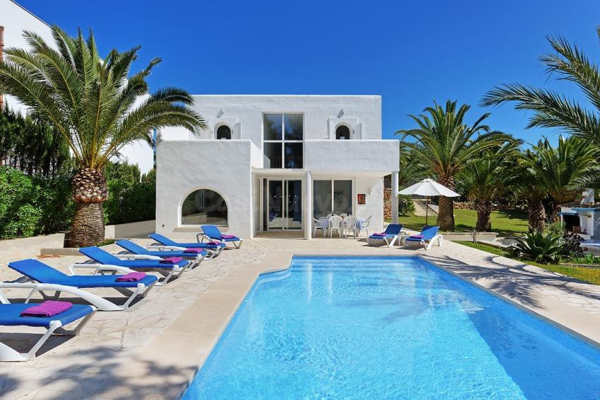 Villa con licencia vacacional en Cala Egos: privacidad, confort y rentabilidad asegurada