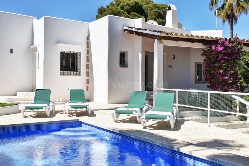 Chalet ibicenco con licencia turística a solo 50 metros del mar en Cala Egos / Cala d'Or