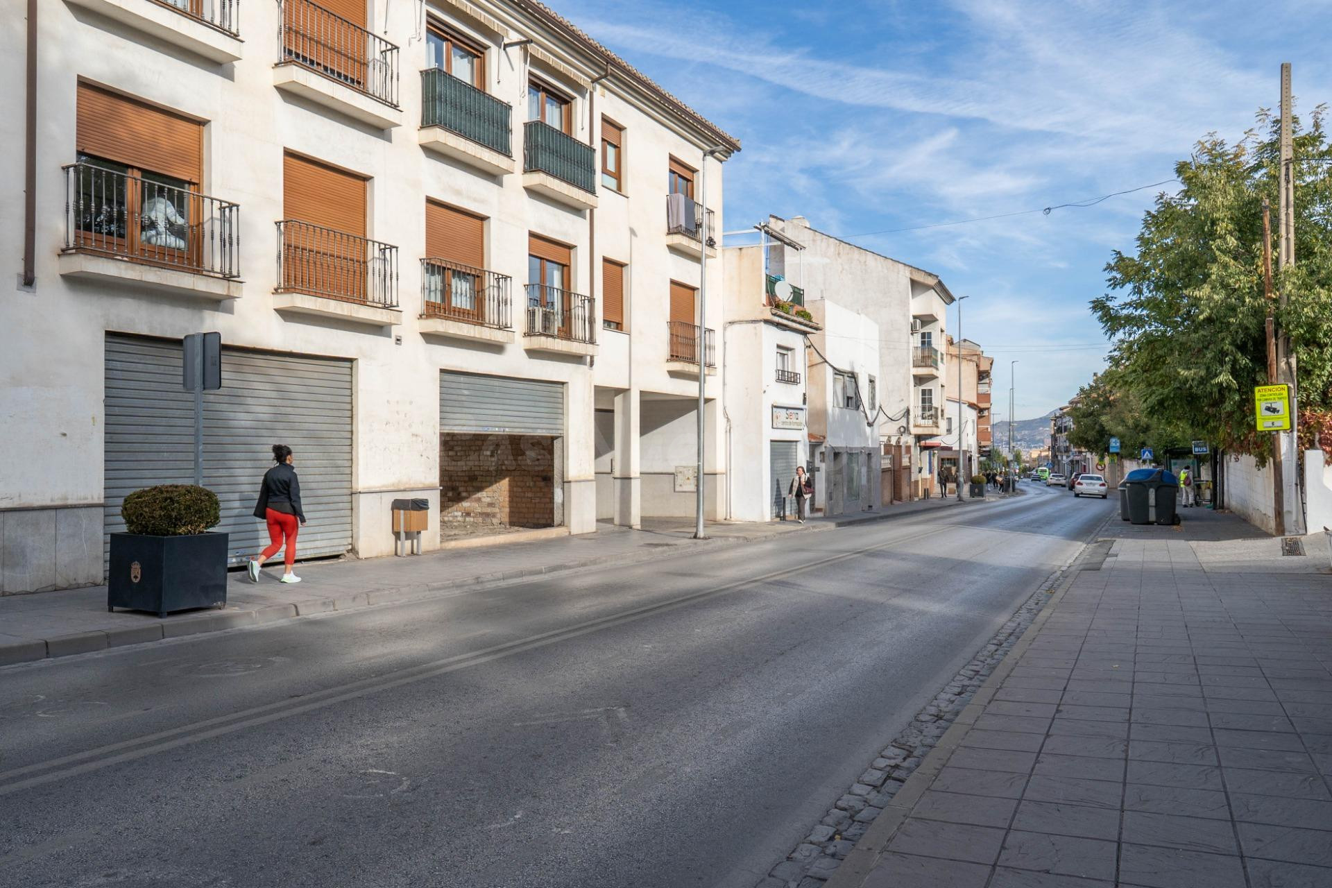 Local Comercial justo a Mercadona de Ogíjares.