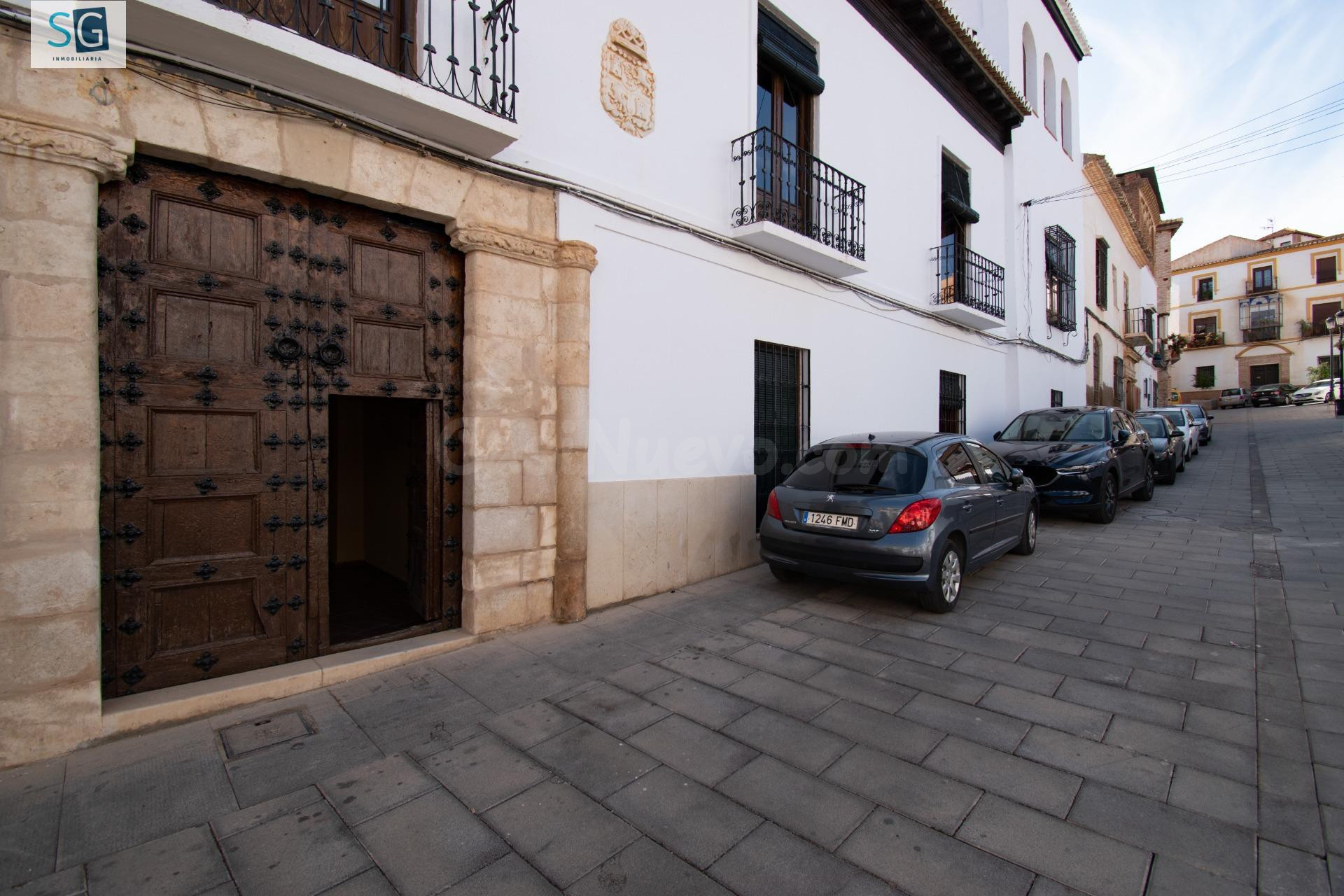 Casa de grandes dimensiones ubicada en la calle Duende, cerc - foto 4