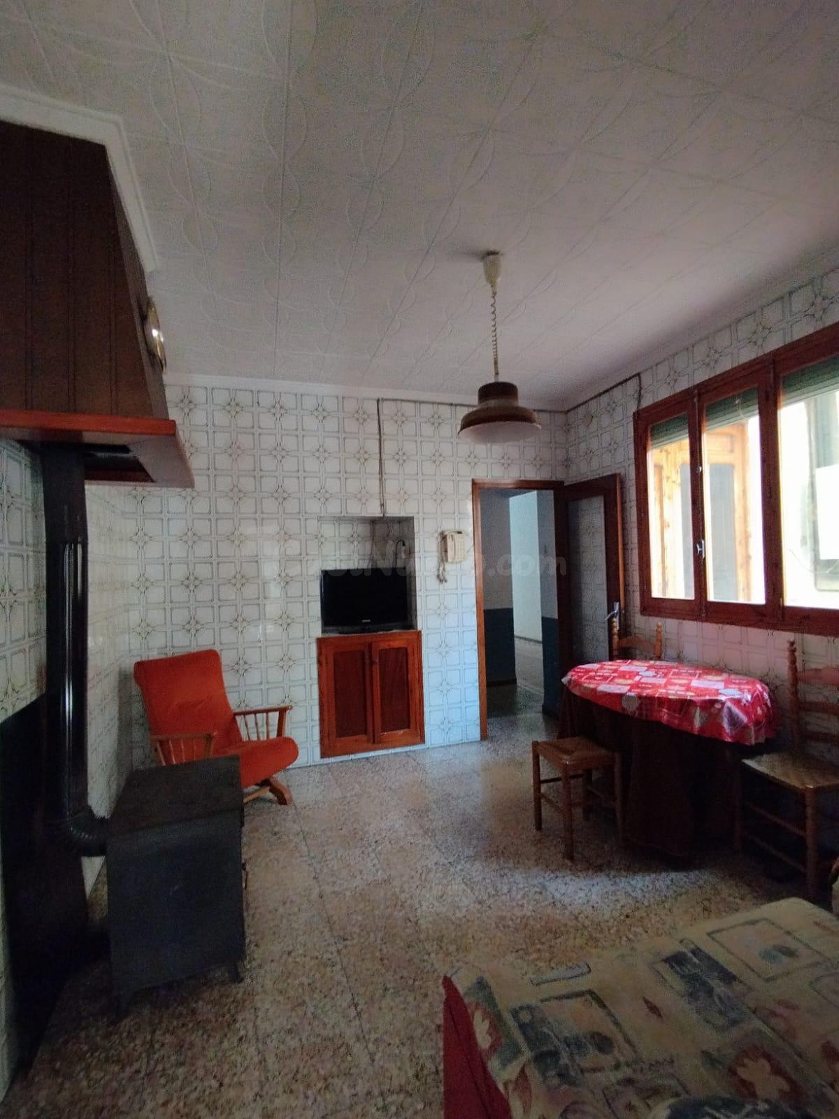 CASA  CON PATIO Y BODEGA - foto 3