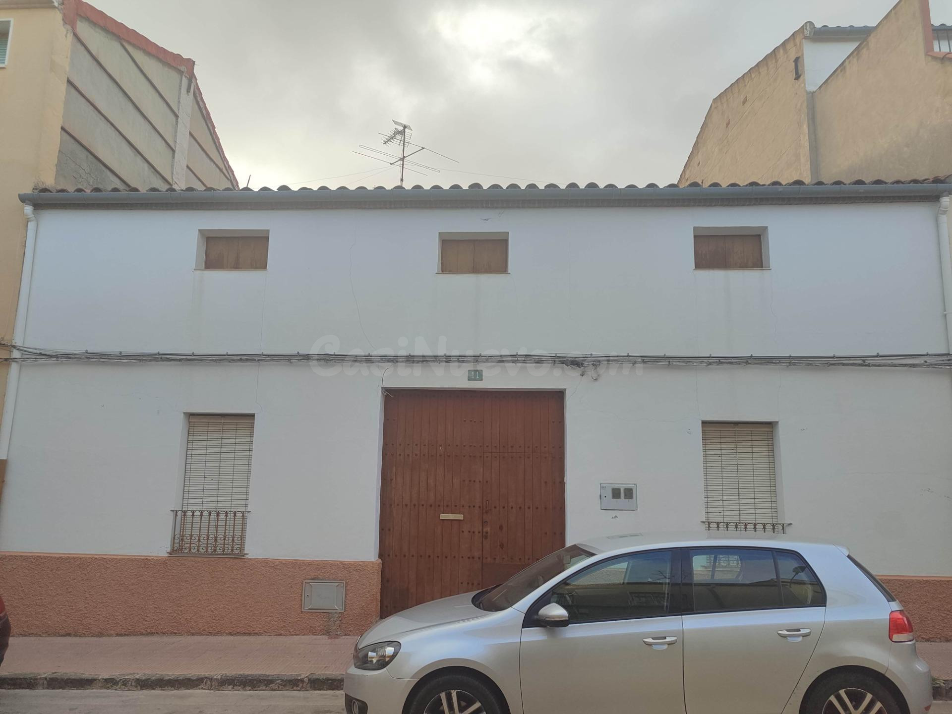 CASA CON AMPLIO PATIO