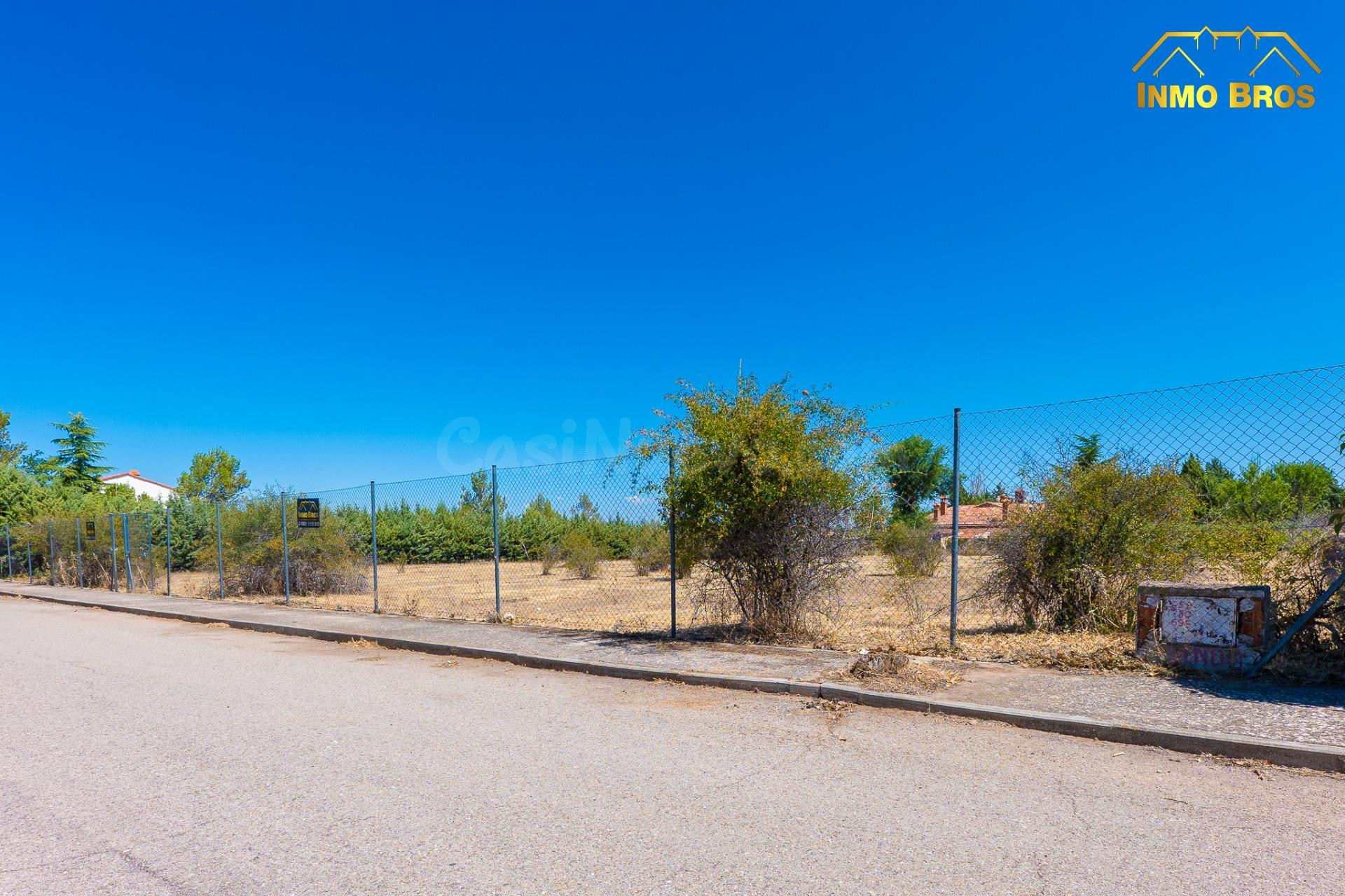 Gran Terreno Urbano ¡Tu Refugio a Solo 1 Hora de Madrid! - foto 4