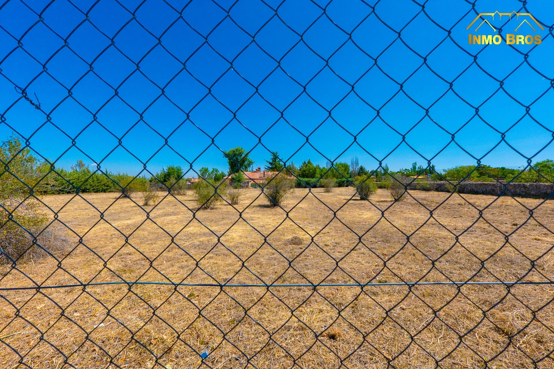 Gran Terreno Urbano ¡Tu Refugio a Solo 1 Hora de Madrid! - foto 5