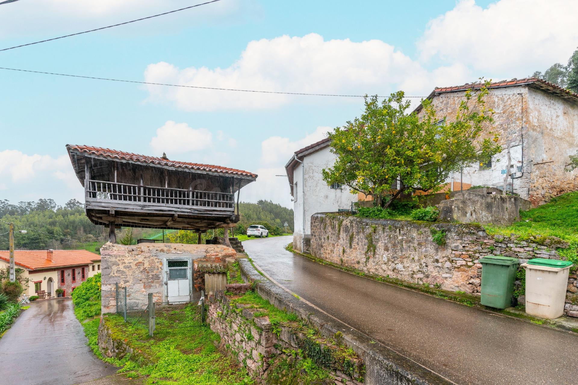 Casa de Pueblo con hórreo. - foto 5