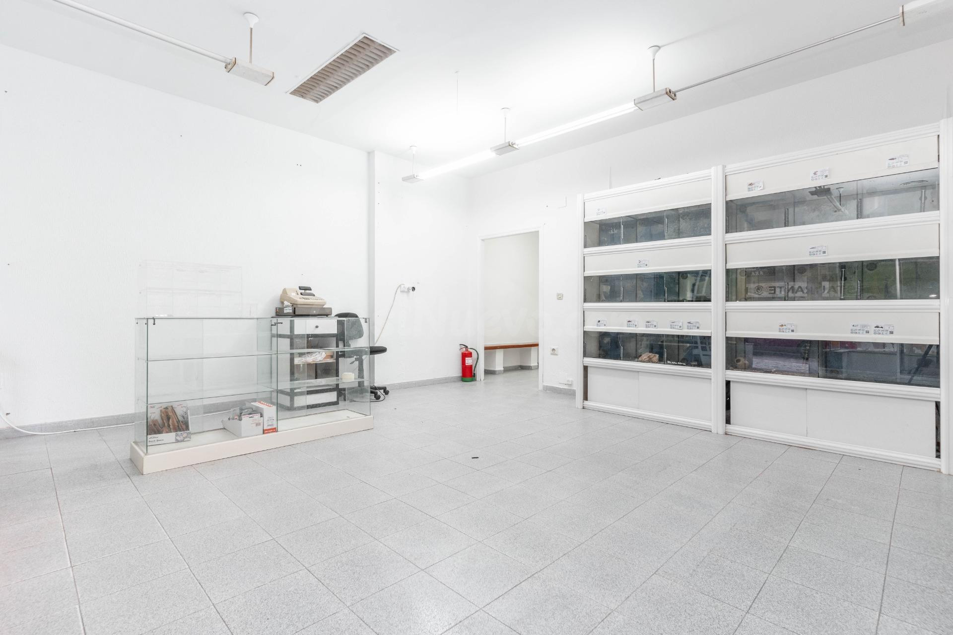 Local Comercial Céntrico en Calle Peatonal junto al Parque J - foto 4