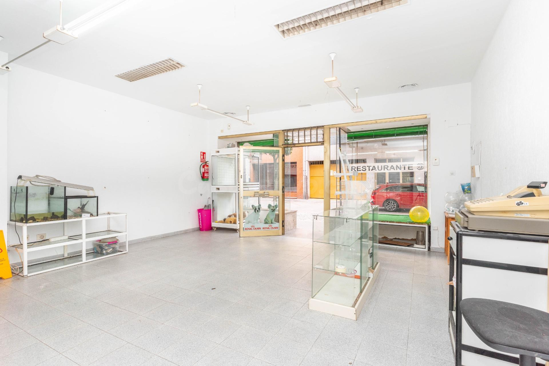 Local Comercial Céntrico en Calle Peatonal junto al Parque J - foto 5