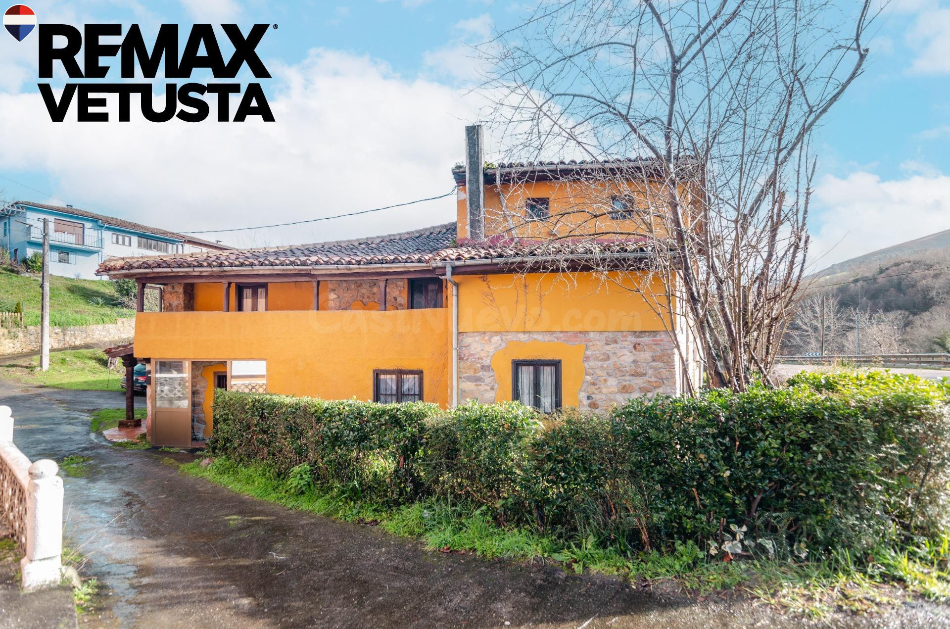 Casa típica asturiana con historia y gran potencial en Soto  - foto 2
