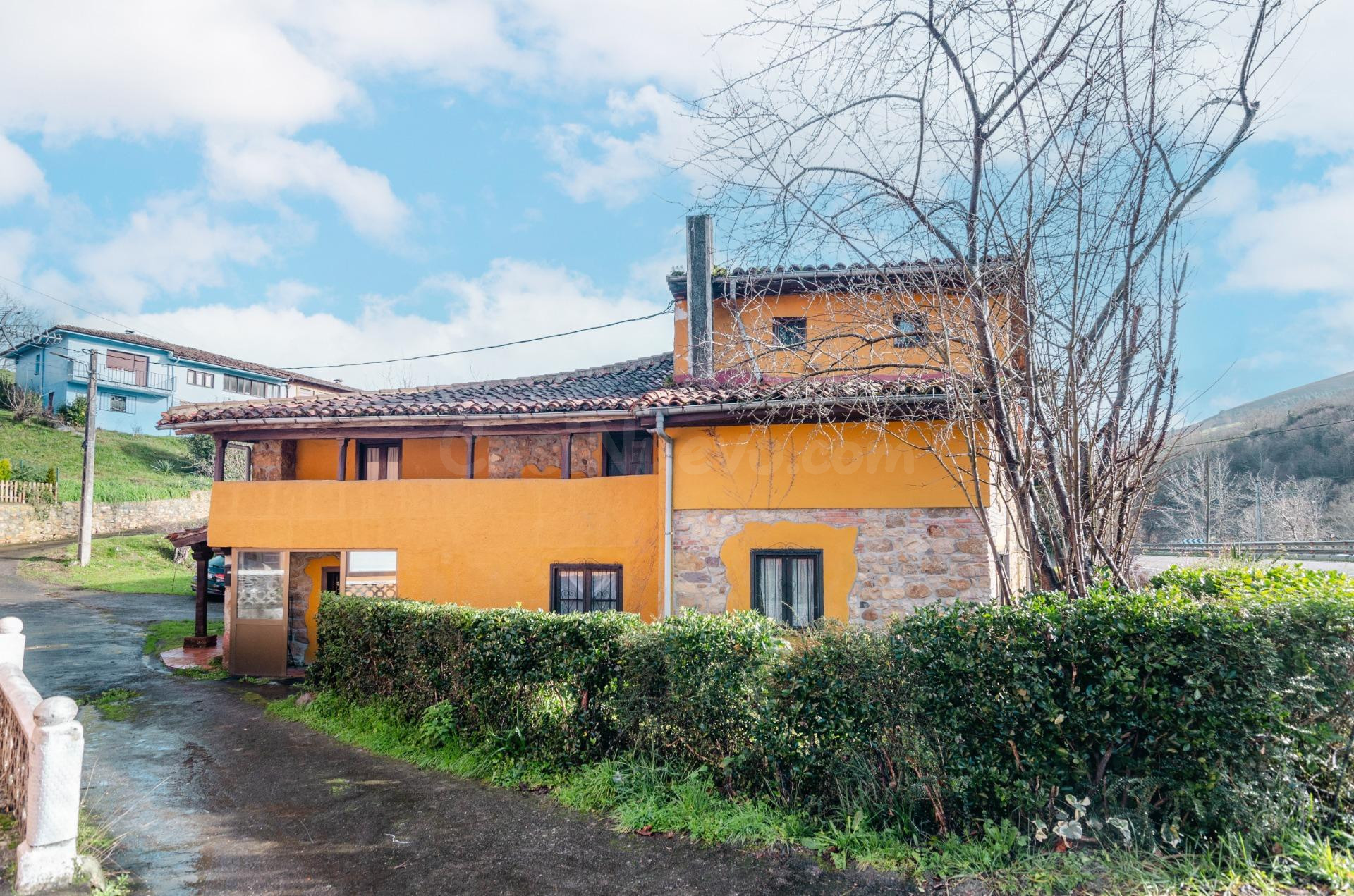 Casa típica asturiana con historia y gran potencial en Soto  - foto 3