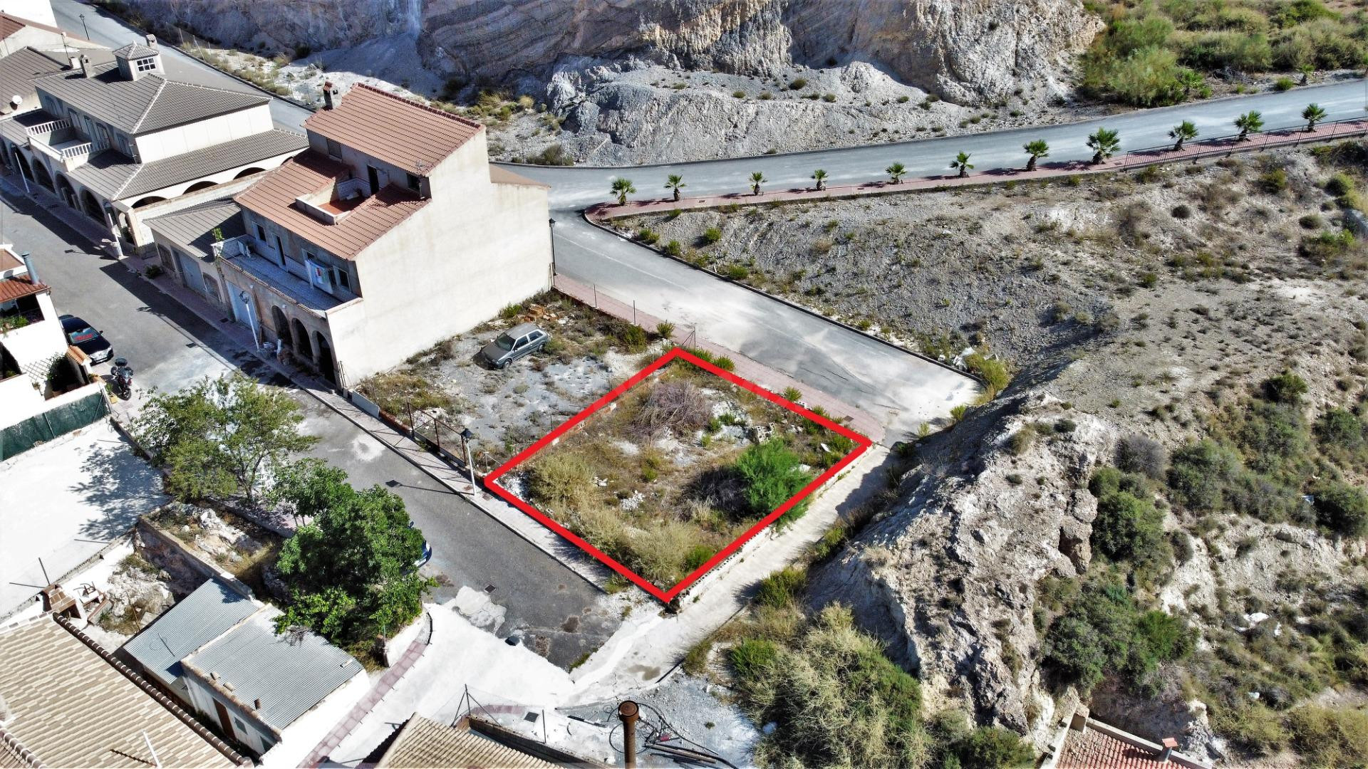 Solar en pueblo tranquilo en plena expansión con piscina mun - foto 2